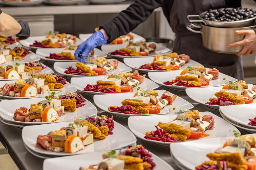 a-chef-arranging-a-plate-2026-01-09-00-10-03-utc.jpg