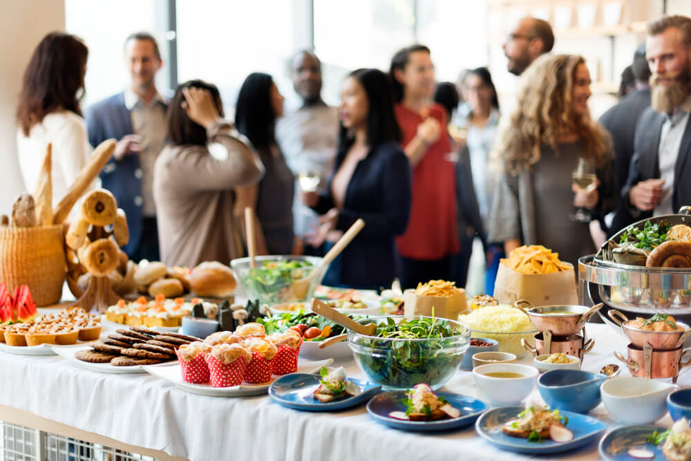 brunch-choice-crowd-dining-food-options-eating-con-2026-01-07-23-33-54-utc.jpg