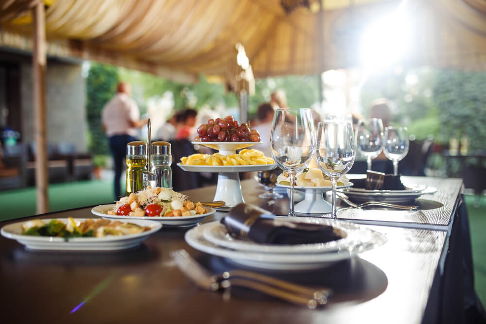 sparkling-glassware-stands-on-long-table-prepared-2026-01-08-06-36-09-utc.jpg
